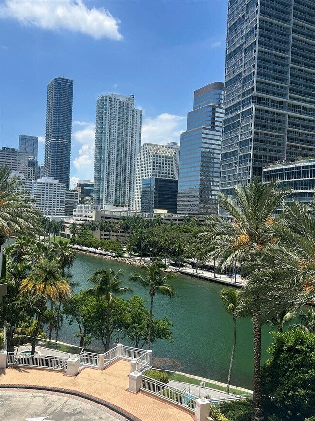 Building Photo - 901 Brickell Key Blvd