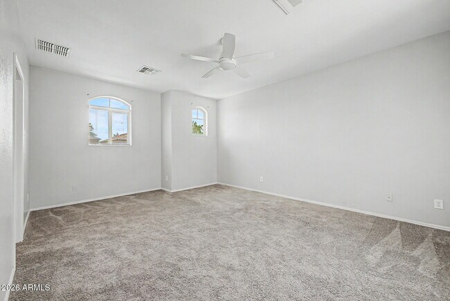 Building Photo - 9442 W Palm Ln