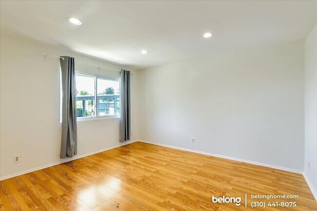 Building Photo - 720 Waterloo St