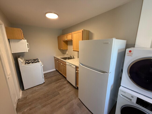 Building Photo - 213 N Ann St