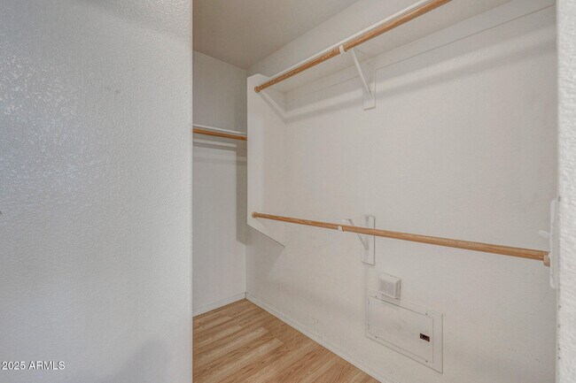 Building Photo - 2929 W Yorkshire Dr