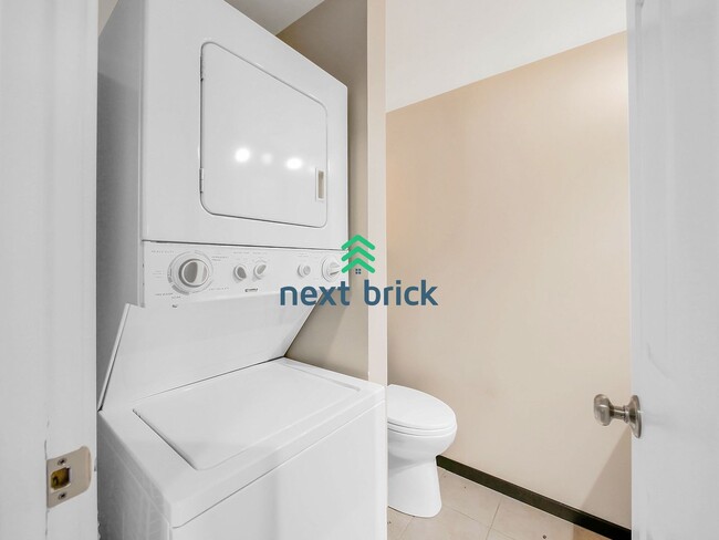 Building Photo - 2 Bed  2.5 Bath Townhome for Rent!