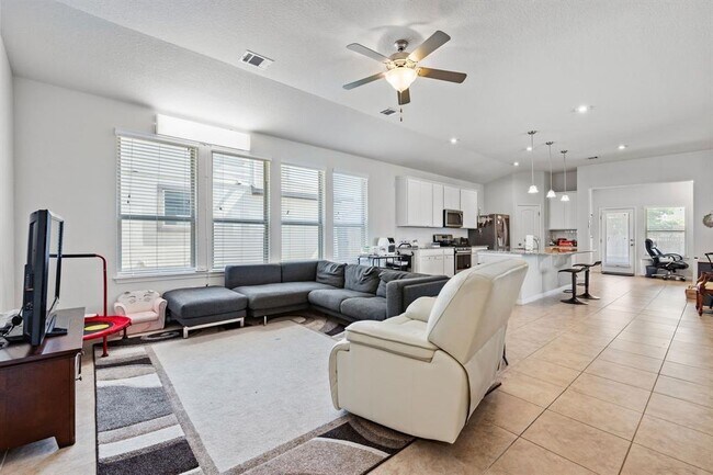 Building Photo - 8101 Pescara Cove