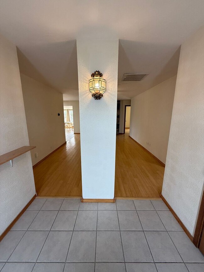 Building Photo - 2719 Topley Ave