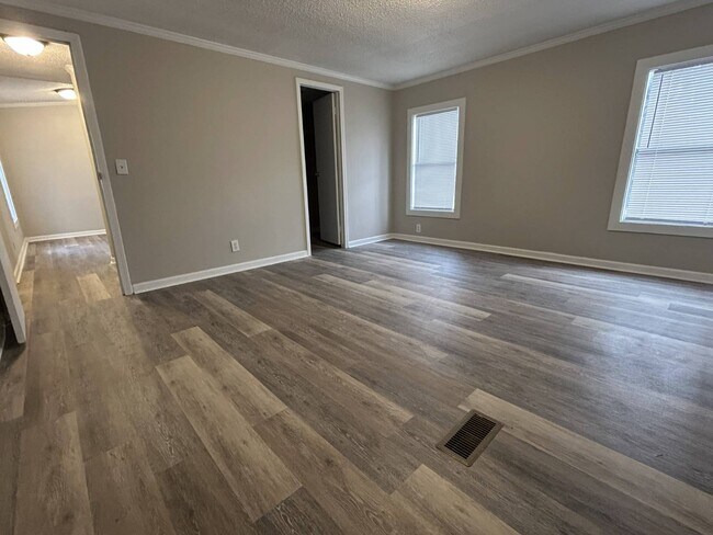 Building Photo - 38 White Oak Village