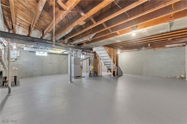 Building Photo - 20160 Beachview Dr