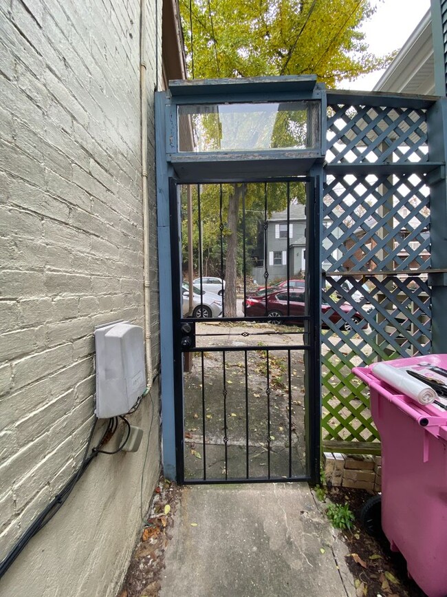 Building Photo - 6 Bed/2.5 Bath Mins. From UC $650/pp ($3,900/mo)!