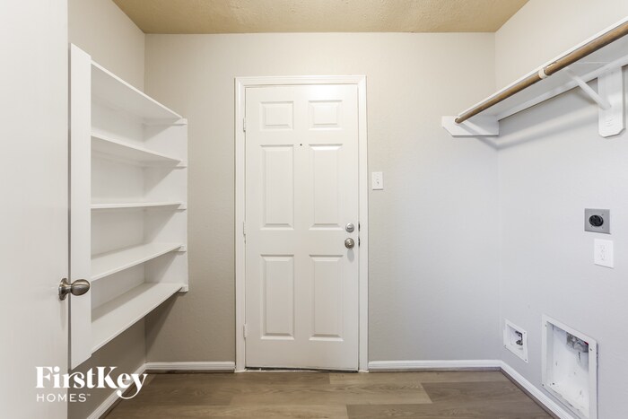 Building Photo - 7909 Big Oak Dr