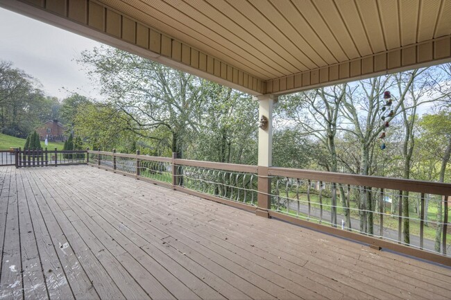 Building Photo - 204 Hogan Ln