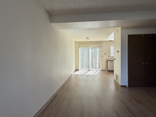 Building Photo - 2214 Myrtle Avenue