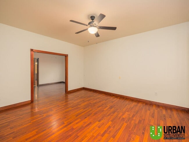 Building Photo - Downtown home for rent.