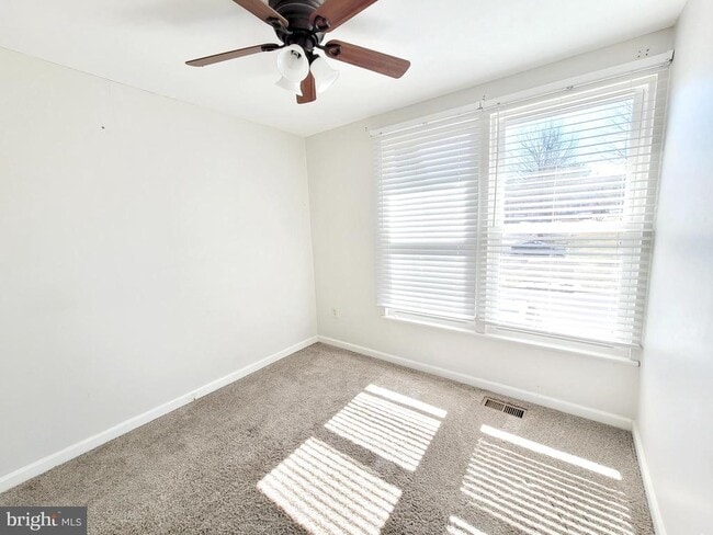 Building Photo - 5584 Talbot Ct