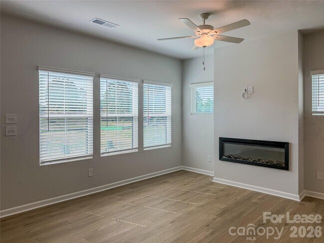 Building Photo - 6524 Harlech St