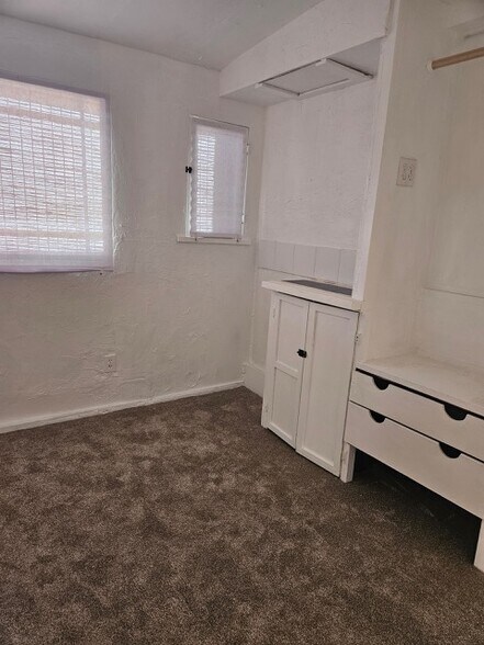 Building Photo - 4204 W 64th St