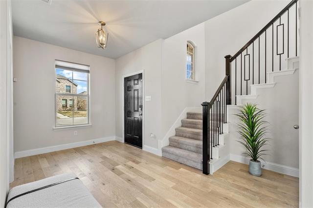 Building Photo - 1220 W Yarrow Ave