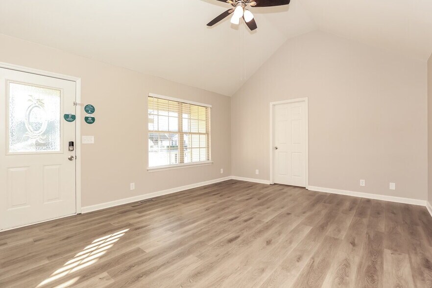 Building Photo - 1918 Pecan Ridge Dr