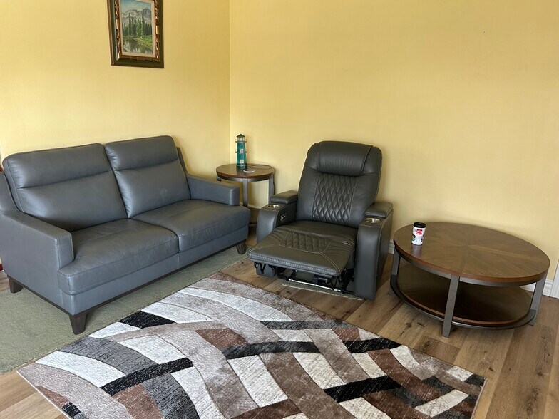 Primary Photo - 637 Dornie St