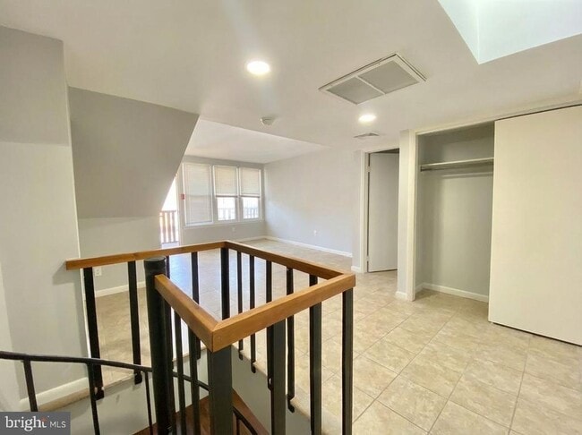 Building Photo - 713 Walnut St