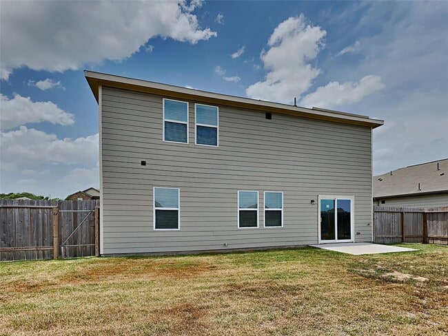 Building Photo - 5023 Highland Crest Dr