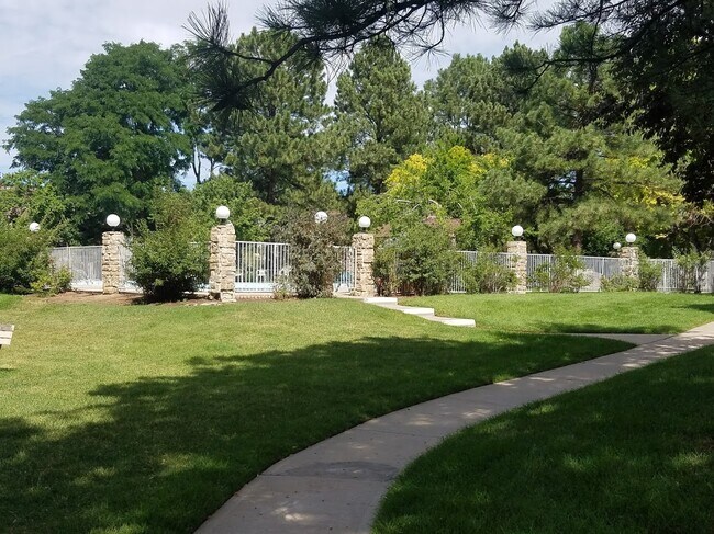 Building Photo - 1872 S Pitkin Cir