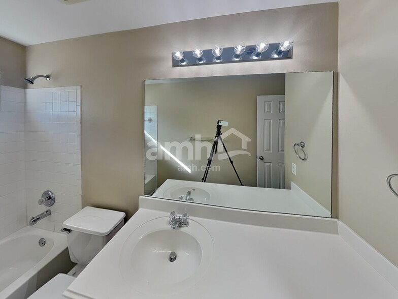 Building Photo - 26814 Sparrow Rdg