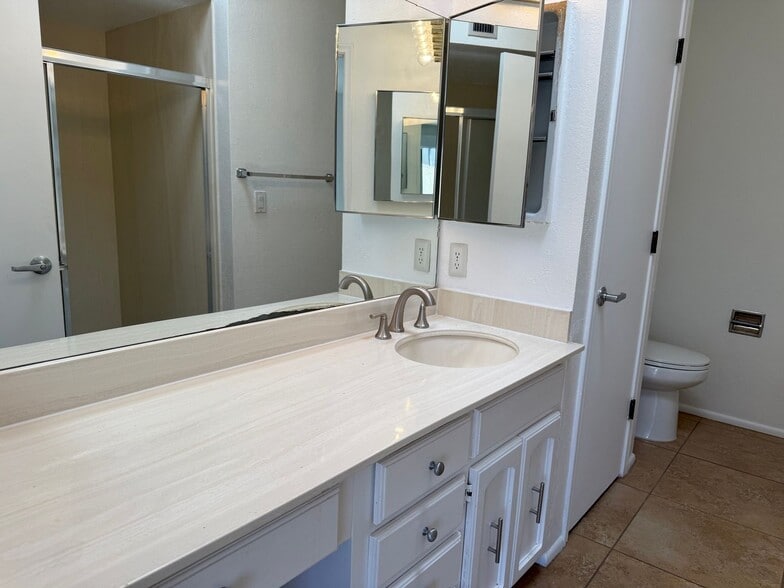 Building Photo - 639 N Richey Blvd