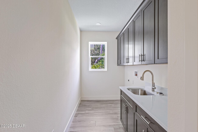 Building Photo - 2894 Hardy Ave