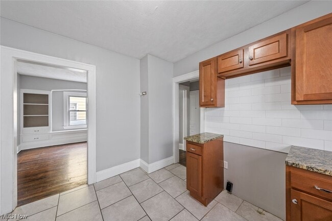 Building Photo - 3035 W 116th St