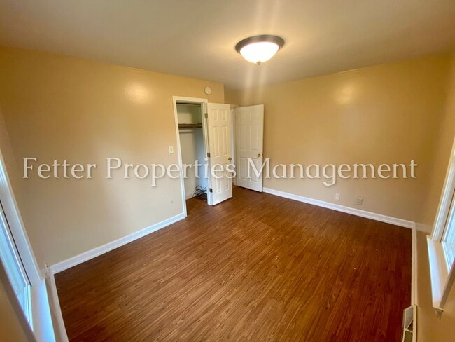 Building Photo - 4 Bedroom Home!