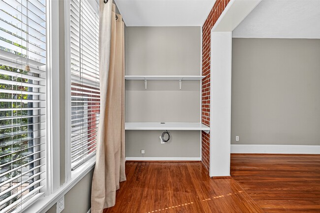 Building Photo - 711 Fargo St