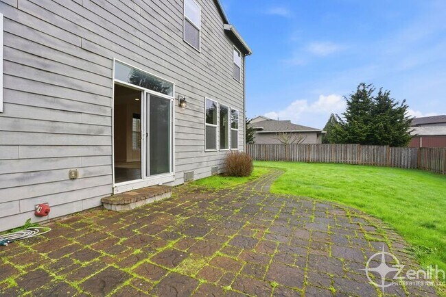 Building Photo - 15205 NE 102nd Way