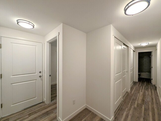 Building Photo - 1bd/1ba Brier Condo