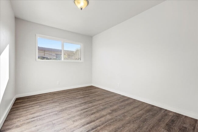 Building Photo - December MOVE IN SPECIAL $500 Off First Months Rent!