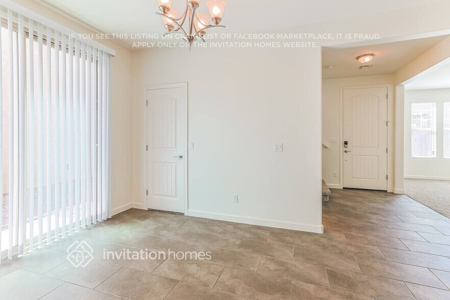Building Photo - 1375 S Moccasin Trail