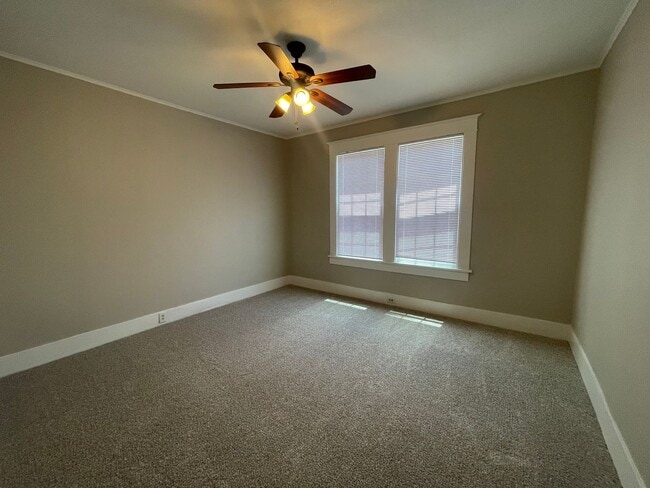 Building Photo - South Highland Newley Remodeled Gem! Won’t...