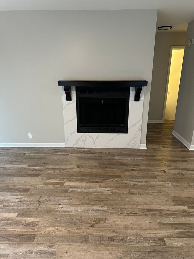 Building Photo - Completely Remodeled 2 Bedroom, 2 Bathroom...