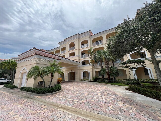 Building Photo - 5 FL-5