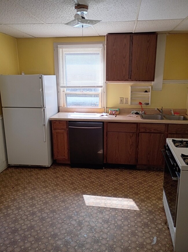 Building Photo - 511 W Mifflin St