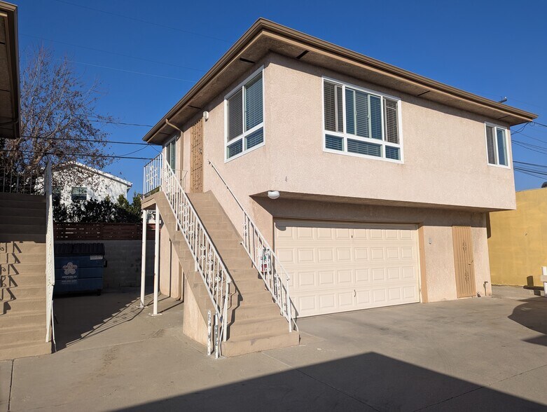 Building Photo - 902 Centinela Ave