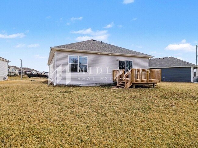 Building Photo - Ranch in Gretna Schools