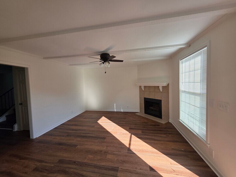 Building Photo - 1016 Todd Preis Dr