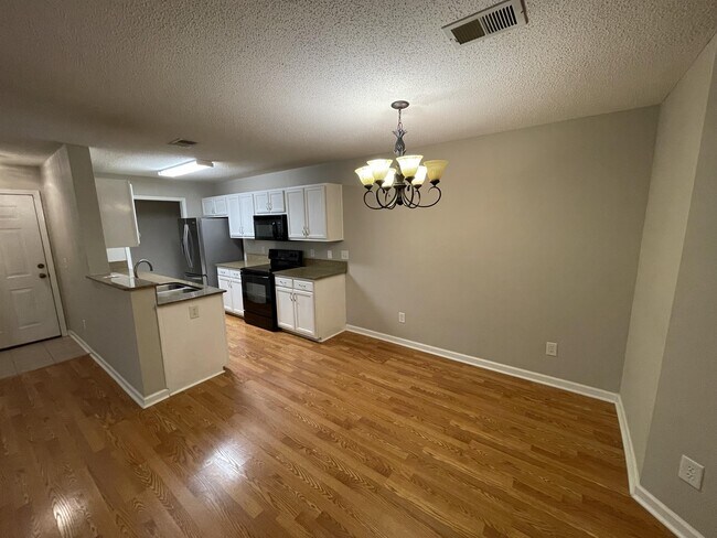 Building Photo - 2129 Sanderling Dr