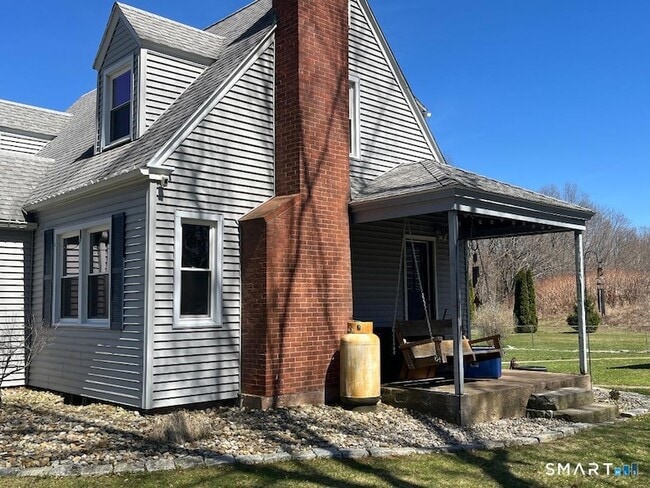 Building Photo - 138 Mountain St