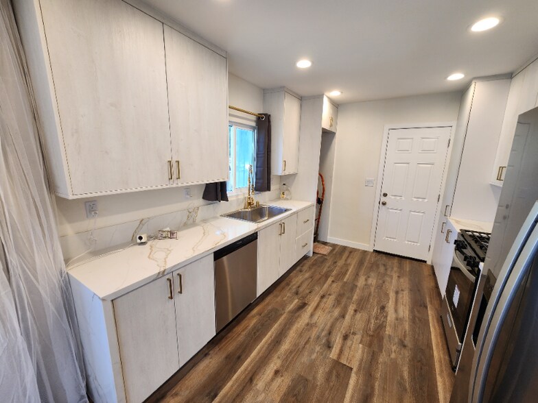 Building Photo - 1364 Belle St