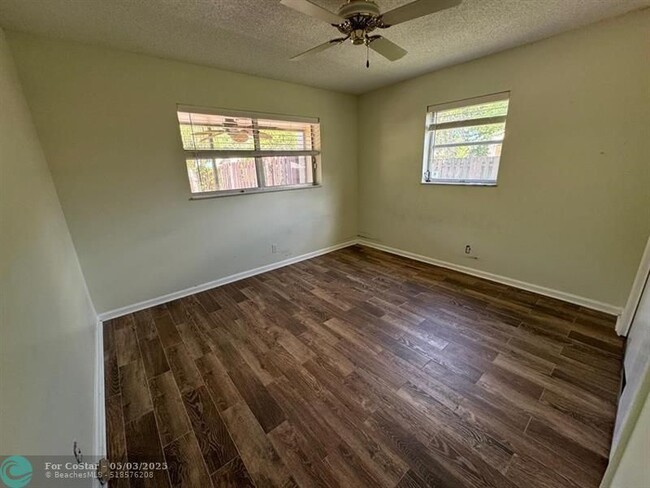 Building Photo - 3008 NW 69th Ct