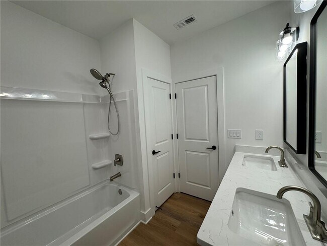 Building Photo - 173 Brush Creek Ct