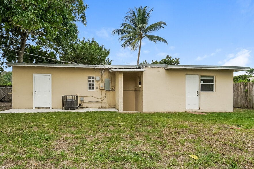 Building Photo - 16461 NW 19th Ave