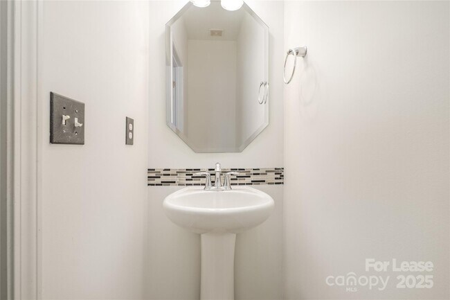 Building Photo - 10327 Snowbell Ct