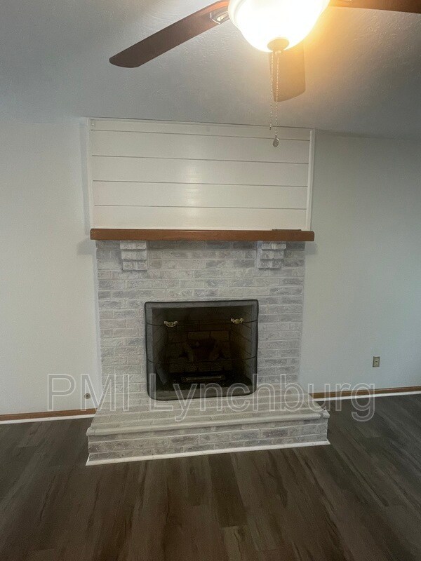 Building Photo - 107 Mountainview Dr