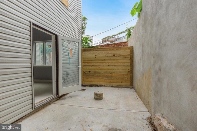 Building Photo - 2119 N Front St